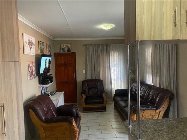 5 Bedroom Property for Sale in Rondevlei Park Western Cape
